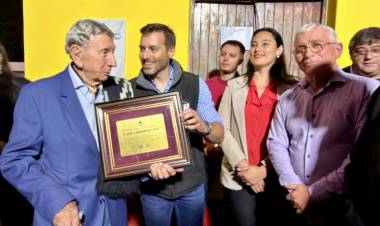 DE LA FIRMA A LA REALIDAD: MESÓN DE FIERRO YA CUENTA CON UNA NUEVA CANCHA DE VÓLEY EN EL CLUB SPORTIVO NECOCHEA
