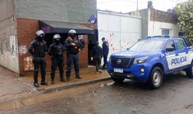 OLVIDÓ SU CAMIONETA ABIERTA Y LE SUSTRAJERON LA BILLETERA: LA HALLARON EN CÓRDOBA