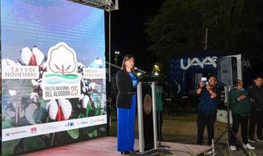 SÁENZ PEÑA: LA VICEGOBERNADORA SILVANA SCHNEIDER ACOMPAÑÓ LA APERTURA DE LA FIESTA NACIONAL DEL ALGODÓN 2025