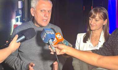 SILVANA SCHNEIDER ACOMPAÑÓ LA CHARLA MOTIVACIONAL DE BERNARDO STAMATEAS EN RESISTENCIA