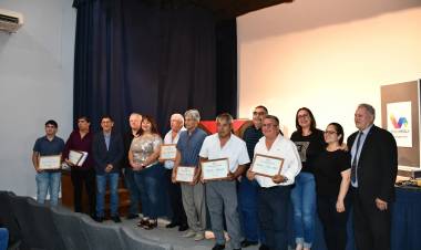 ACTO EN HOMENAJE A EMPLEADOS MUNICIPALES EN LA CASA DEL BICENTENARIO