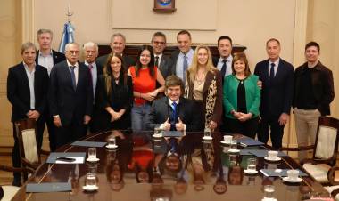 IDAS Y VUELTAS EN LOS MINISTERIOS DE MILEI