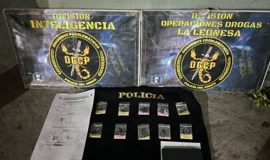 OPERATIVO NARCOMENUDEO: LO DETUVIERON CON VARIAS DOSIS DE DROGA “TUSI” FRENTE A LA PLAZA CENTRAL