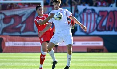 PAPELÓN: HURACÁN EMPATÓ CON BARRACAS, HUBO POLÉMICA Y EL ÁRBITRO AMENAZÓ A KUDELKA CON “ROMPERLO TODO”