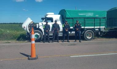 EN CONTROL VIAL SECUESTRAN UN CAMIÓN, UN AUTO Y UNA MOTO CON PEDIDO DE SECUESTRO