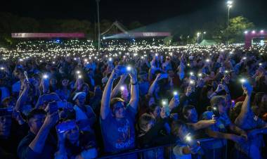 EL FESTIVAL QUE YA ES MARCA CHAQUEÑA: “CHACO VIBRA LLEGÓ PARA QUEDARSE” DIJO EL GOBERNADOR ZDERO