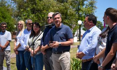 CHOROTIS ESTRENA SU PLAZA CENTRAL RENOVADA Y RECIBE TANQUES DE AGUA PARA LAS FAMILIAS DE LA COMUNIDAD