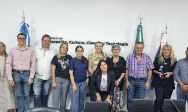 ASUMIÓ SUPLENTE DE LOS NO DOCENTES EN EL CONSEJO DE EDUCACIÓN