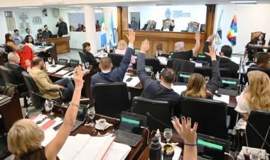 LA LEGISLATURA DESPIDE A SU COMPOSICIÓN ACTUAL CON LA ÚLTIMA SESIÓN DEL AÑO
