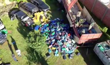 FRENARON A TIROS UN CONVOY DE 19 VEHÍCULOS CON 88 TONELADAS DE DROGAS