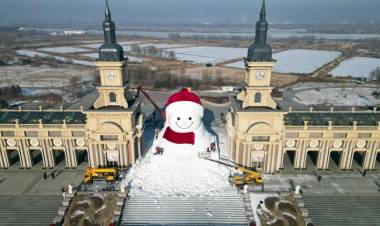 CHINA PREPARA EL MUÑECO DE NIEVE MÁS GRANDE DEL MUNDO