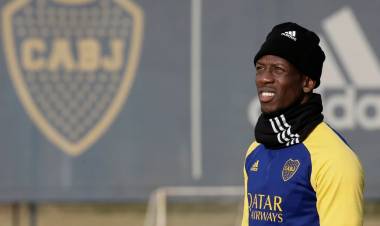 BOCA DESPIDIÓ A ADVÍNCULA TRAS SU POLÉMICA SALIDA DEL CLUB