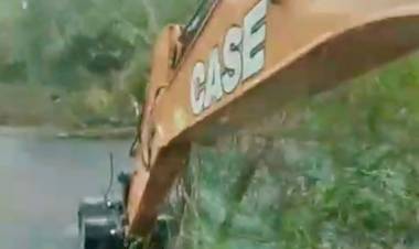 APA Y VIALIDAD PROVINCIAL EJECUTAN TAREAS DE SANEAMIENTO EN EL CANAL III DEL BAJO HONDO GRANDE