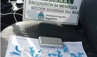 GENDARMERÍA HALLÓ DROGA EN MICROS DE HINCHAS DE INDEPENDIENTE RIVADAVIA