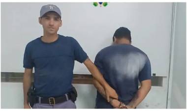 DETIENEN A UN HOMBRE POR EXHIBICIONISMO FRENTE A MENORES