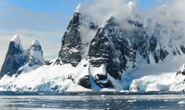 LA ANTÁRTIDA ES UNA CAJA DE PANDORA: YACE BAJO KM DE HIELO UNA CIUDAD QUE NO RECONOCE LA MANO DEL HOMBRE