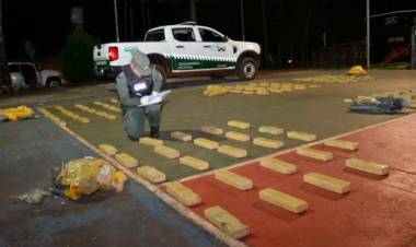 ABANDONAN 193 KILOS DE MARIHUANA EN LA COSTA DEL RÍO PARANÁ