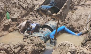 RESTABLECEN EL SERVICIO DE AGUA EN CASTELLI Y EN LOCALIDADES ALEDAÑAS