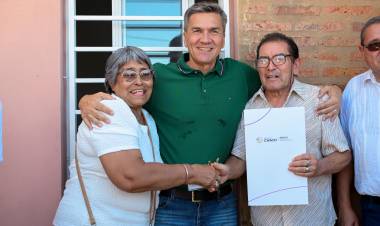 MÁS VIVIENDAS: 32 FAMILIAS CUMPLIERON EL SUEÑO DE LA CASA PROPIA EN QUITILIPI