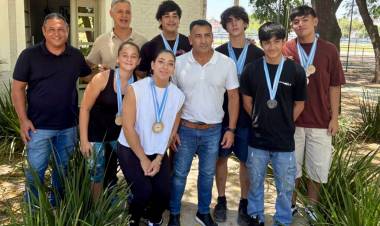 EL INSTITUTO DEL DEPORTE CHAQUEÑO RECIBIÓ A LOS CAMPEONES NACIONALES 2025 DE LEVANTAMIENTO DE PESAS