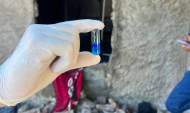 IDETIENEN A UN HOMBRE QUE COMERCIALIZABA COCAÍNA OCULTA EN UN FRASCO DE TALCO