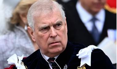 EL EXPRÍNCIPE ANDRÉS FUE LIBERADO TRAS MÁS DE DIEZ HORAS DE ESTAR DETENIDO POR EL CASO EPSTEIN