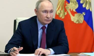 MINISTRO IRANÍ ADMINTE AYUDA DE RUSIA