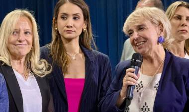 HOMENAJE A MARÍA CORINA MACHADO EN UN ENCUENTRO DE MUJERES LIBERALES