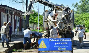 DIEZ CRUZÓ AL INTENDENTE DE CASTELLI PÍO SANDER POR “COLGARSE” DE OBRAS PROVINCIALES