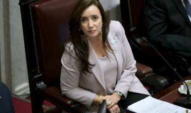 VILLARRUEL SE CORRE DE LA POLÉMICA Y PROPONE DONAR EL AUMENTO DE LAS DIETAS