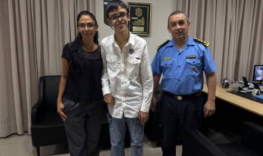 EL JOVEN QUE SUEÑA CON VESTIR EL UNIFORME AZUL FUE RECIBIDO POR EL JEFE DE POLICIA