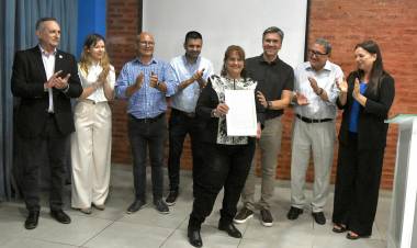 FIN A UNA ESPERA DE 15 AÑOS: LA FUNDACIÓN “PUERTA DE ESPERANZA” RECIBIÓ SU TÍTULO DE PROPIEDAD