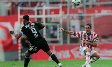 TORNEO APERTURA: RIESTRA, UNA MÁQUINA DE HACER BLOOPERS CONTRA UNIÓN