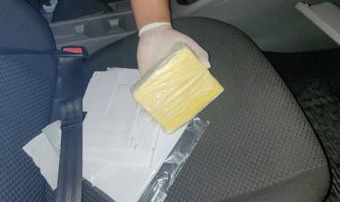 LA TIGRA: AGENTES DETUVIERON A DOS HOMBRES Y SECUESTRARON MÁS DE 400 GRAMOS DE COCAINA EN UN OPERATIVO ANTINARCOTICO