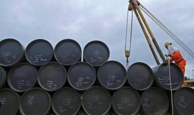 EL PETRÓLEO SE DESPLOMA HASTA UN 16% TRAS ALTO EL FUEGO EN MEDIO ORIENTE