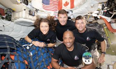 LOS ASTRONAUTAS DE ARTEMIS II REGRESAN DE SU HISTÓRICA MISIÓN ALREDEDOR DE LA LUNA
