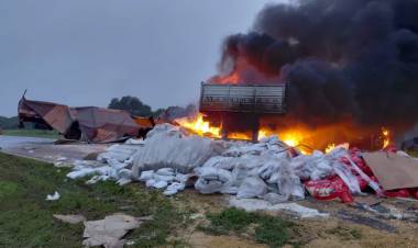 CHOQUE ENTRE CAMIONES E INCENDIO EN RUTA 4: UNO DE LOS CHOFERES MURIÓ CALCINADO