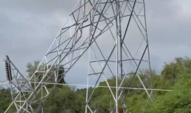 SECHEEP INTENSIFICA TRABAJOS PARA RESTABLECER EL SERVICIO ELÉCTRICO, TRAS UN TORNADO EN COLONIA POPULAR Y LAGUNA BLANCA
