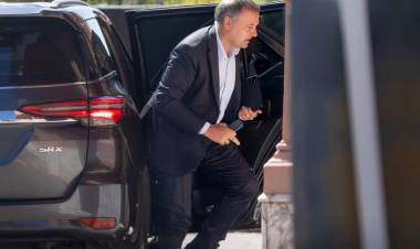 EL GOBIERNO OFICIALIZÓ CAMBIOS EN JEFATURA DE GABINETE Y TRASPASÓ ÁREAS JURÍDICAS A LA ÓRBITA DE ADORNI
