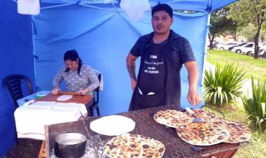 CRECEN LOS PUESTOS DE TORTAS FRITAS Y PARRILLAS EN LAS CALLES DE RESISTENCIA