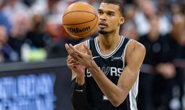 EL ALIEN CONTRA EL MVP: ARRANCA LA SERIE MÁS ESPERADA EN LA NBA