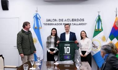 EL GOBIERNO PROVINCIAL DISTINGUIÓ A LAS RUGBIERS CHAQUEÑAS DE LA SELECCIÓN ARGENTINA