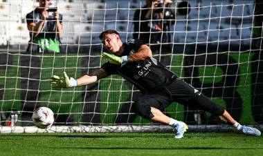 CON “DIBU” MARTÍNEZ Y BUENDÍA, EL ASTON VILLA VA POR LA GLORIA EN LA EUROPA LEAGUE