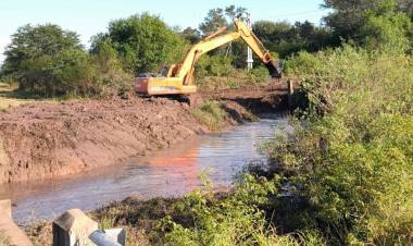 FENÓMENO EL NIÑO: EL GOBIERNO CONTINÚA CON LOS TRABAJOS DE LIMPIEZA Y ADECUACIÓN DE CANALES RURALES