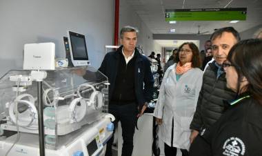 CASTELLI: EL GOBERNADOR ZDERO ENTREGÓ EQUIPAMIENTOS DE ALTA COMPLEJIDAD PARA EL HOSPITAL DEL BICENTENARIO