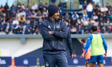 NO CESA LA DANZA DE NOMBRES QUE DESFILAN PARA HACERSE CARGO DE BOCA