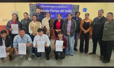 PAMPA DEL INDIO: HISTÓRICA ENTREGA DE TÍTULOS A EGRESADOS DE PROYECTOS ESPECIALES BILINGÜES INTERCULTURALES RURALES
