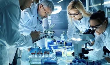 INVESTIGACIÓN Y ENSAYOS CLÍNICOS: EL FACTOR HUMANO DETRÁS DE LOS AVANCES DE LA MEDICINA