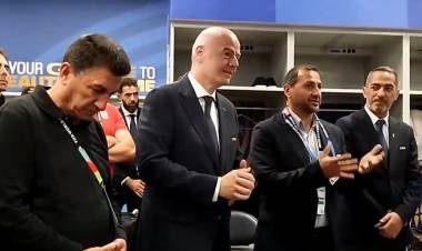 INFANTINO VISITÓ EL VESTUARIO DE IRÁN Y SU ENTRENADOR LE RECLAMÓ A LA FIFA: “SOMOS LA SELECCIÓN MÁS OPRIMIDA”