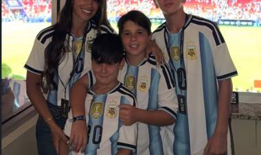 EL POSTEO DE ANTONELA ROCCUZZO TRAS LA NOCHE SOÑADA DE MESSI ANTE ARGELIA